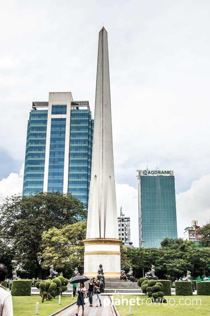 Independence Monument, Maha Bandula Park