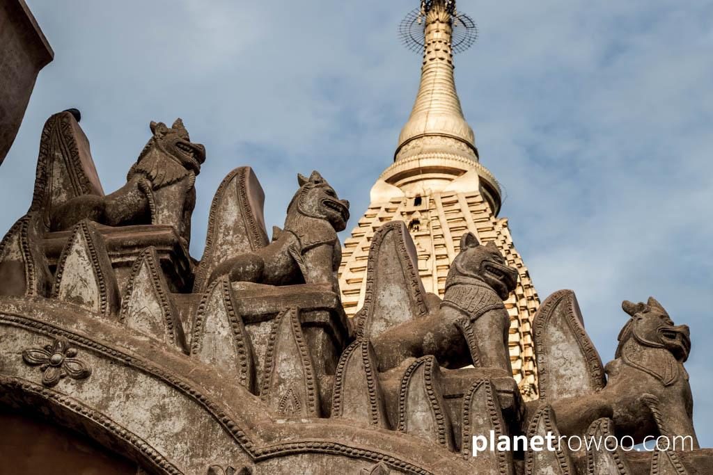 Chinthes, mythological Burmese lions guarding the Ananda temple