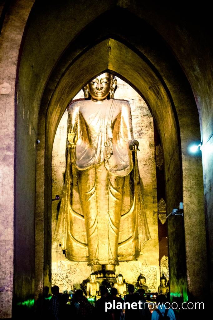 Standing Gautama Buddha, Ananda temple