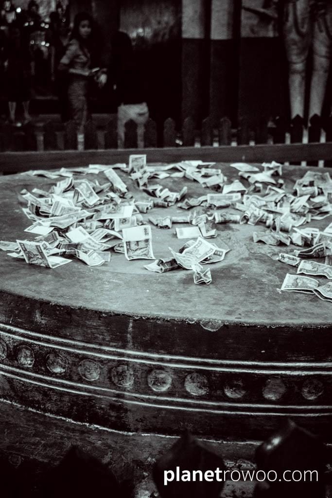Ananda temple, money offerings