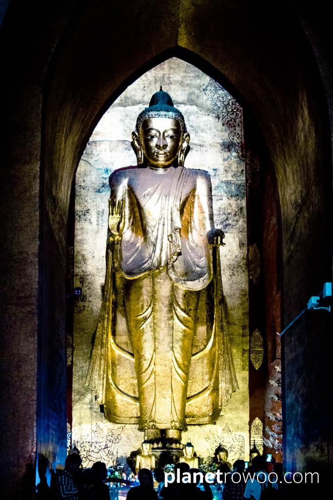 Standing Gautama Buddha, Ananda temple