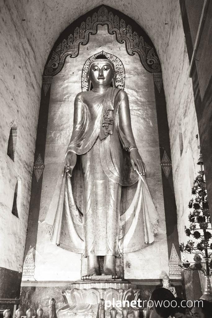 Standing Konagamana Buddha, Ananda temple