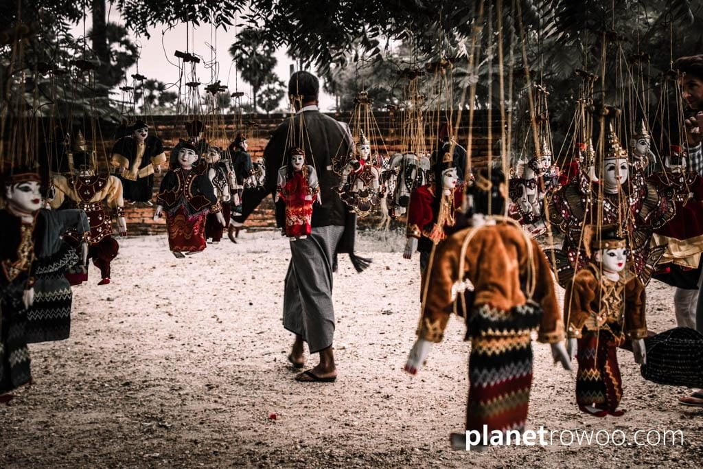 Puppets for sale outside Htilominlo Temple