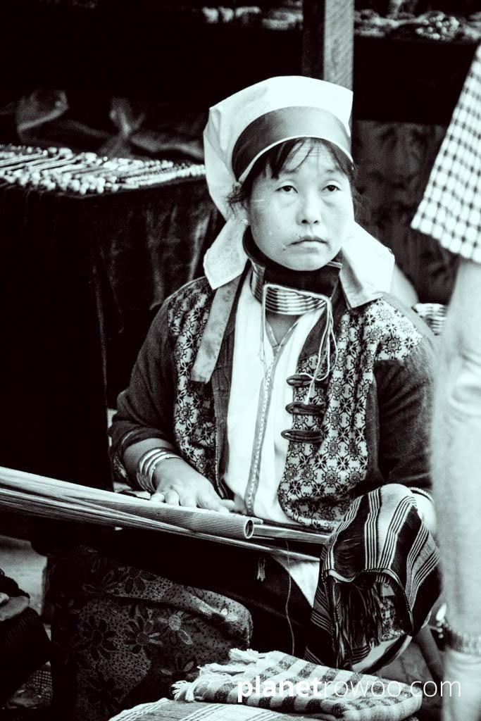 Long Neck Karen hill tribe woman outside Htilominlo temple
