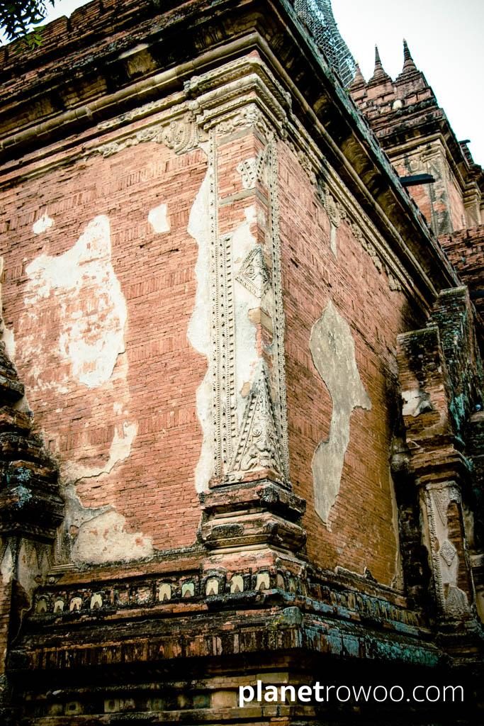 Only fragments of the original fine plaster carvings remain, Htilominlo temple