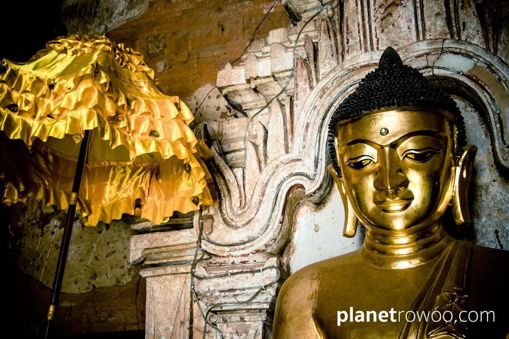 One of four Buddha images, Htilominlo temple