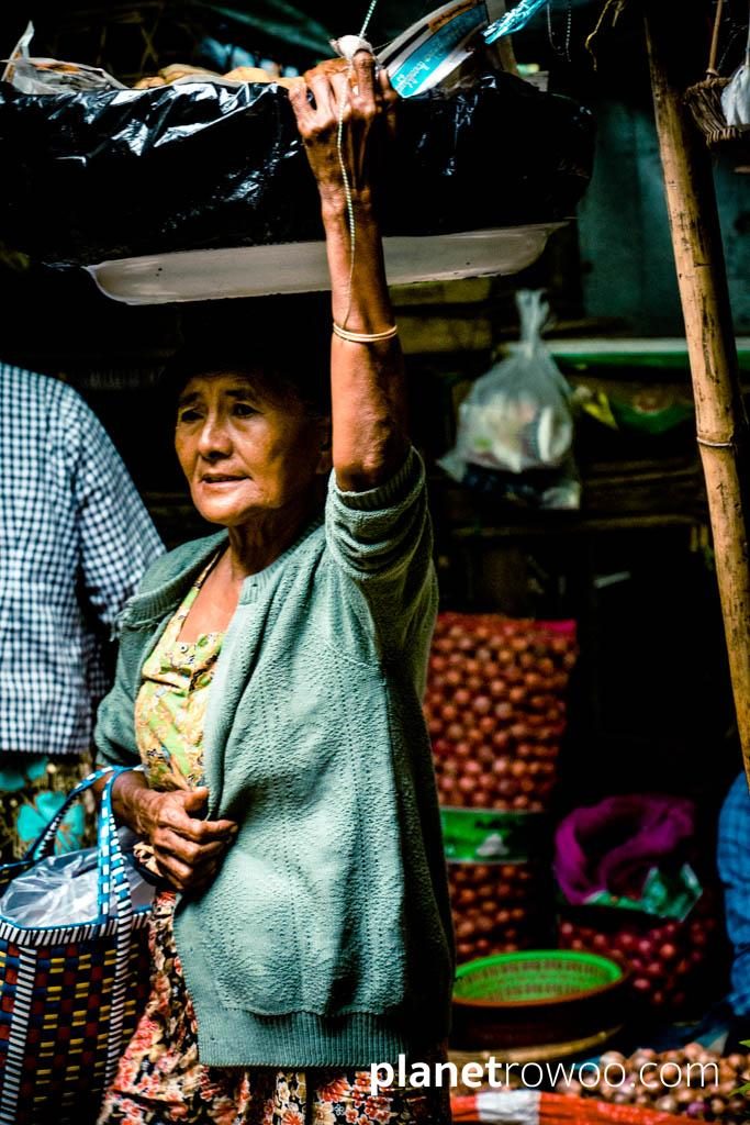 Head-carrying goods through Nyaung U market