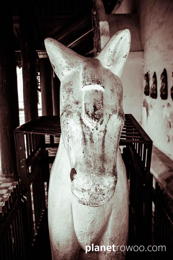 The magic horse of King Kyanzittha at the Shwezigon Pagoda