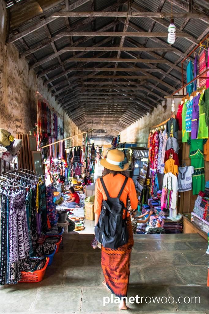 Following my guide through the Shwezigon pagoda walkway