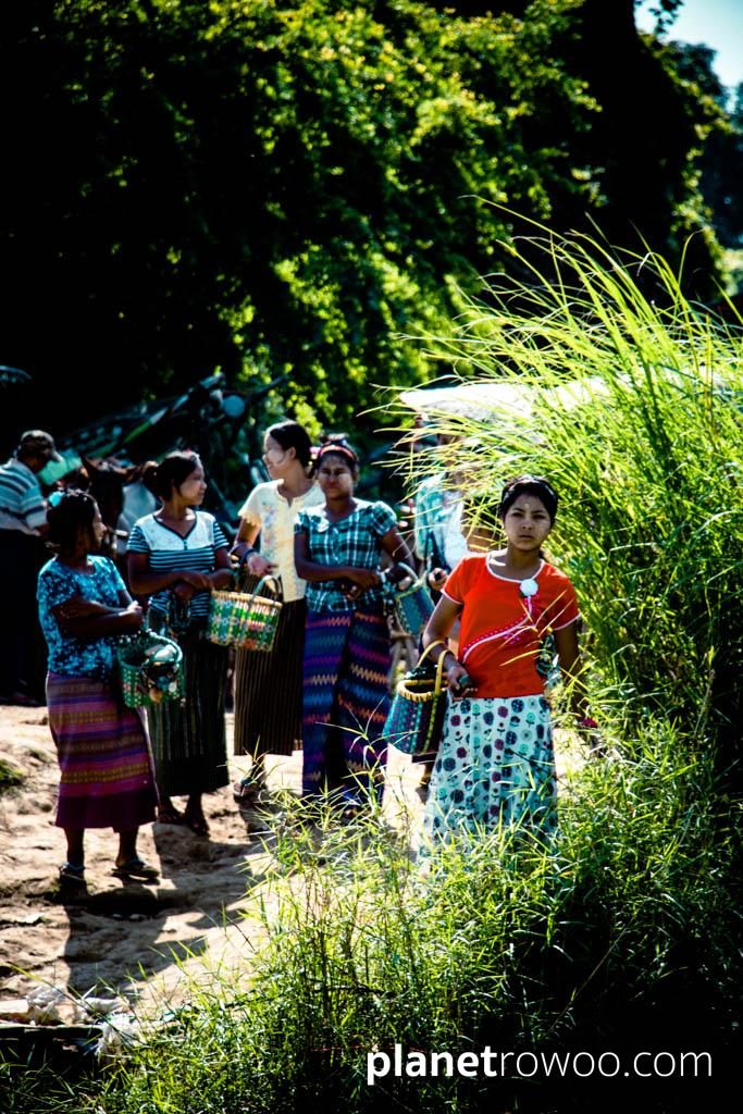 Inwa souvenir vendors on the banks of the Myitnge river