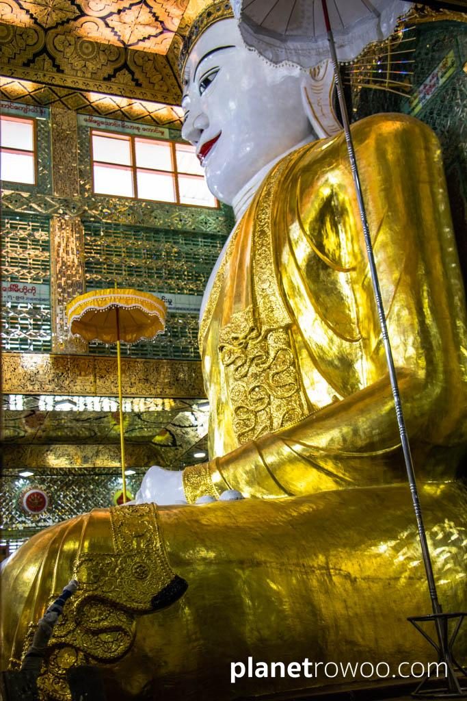 Giant seated Buddha at Soon U Ponya Shin Pagoda