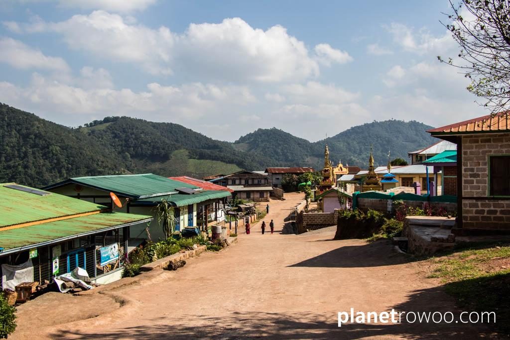 Entering Pein Ne Bin village in the Kalaw hills