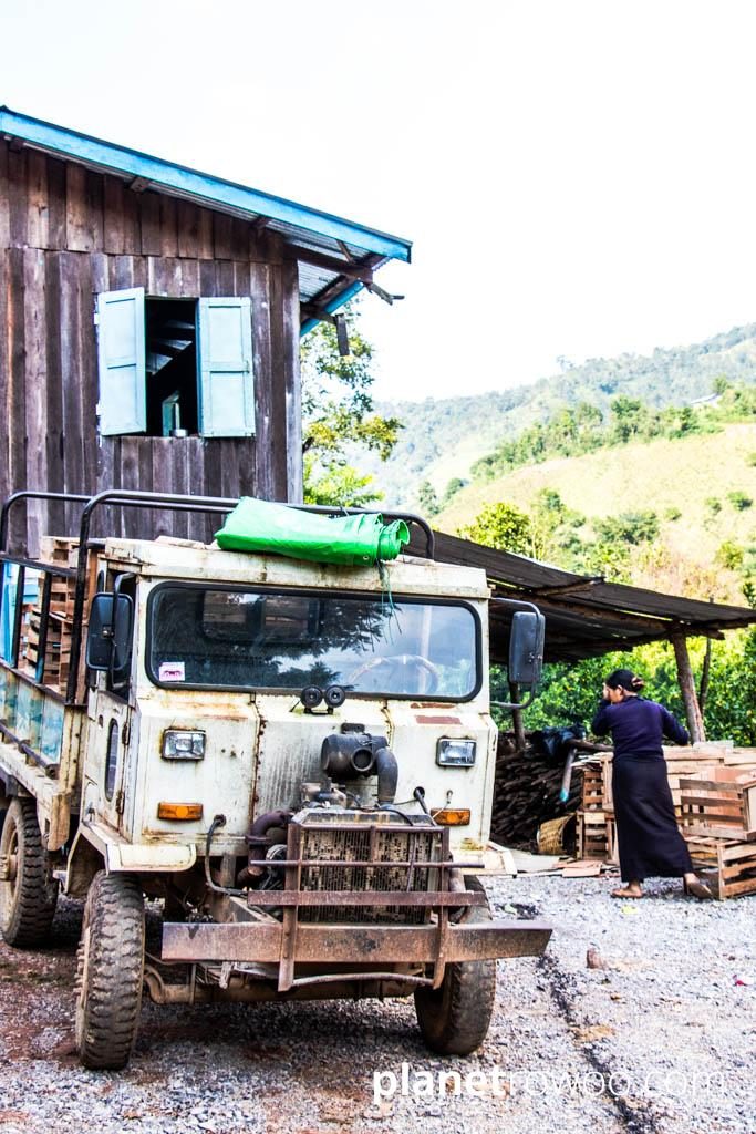 Truck being loaded with crates of oranges in the Kalaw hills