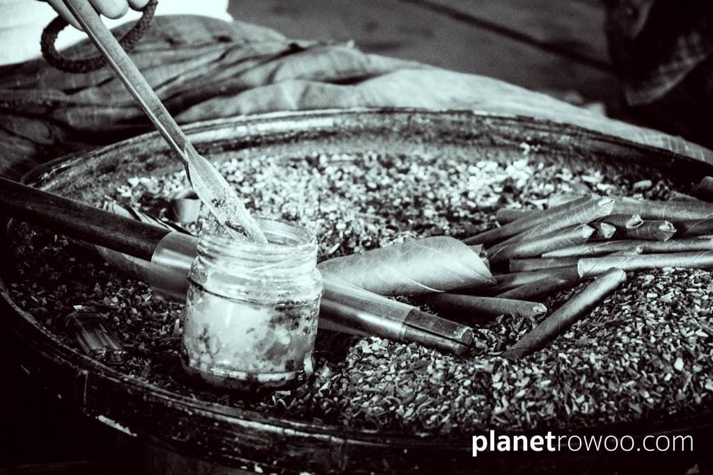 Cheroots and filling, Inle Lake cheroot factory