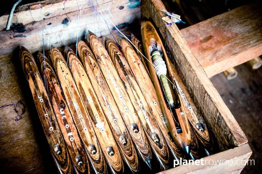 Weaving shuttles, Inpawkhone weaving village