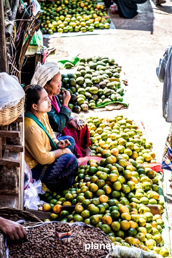 Kalaw market orange sellers