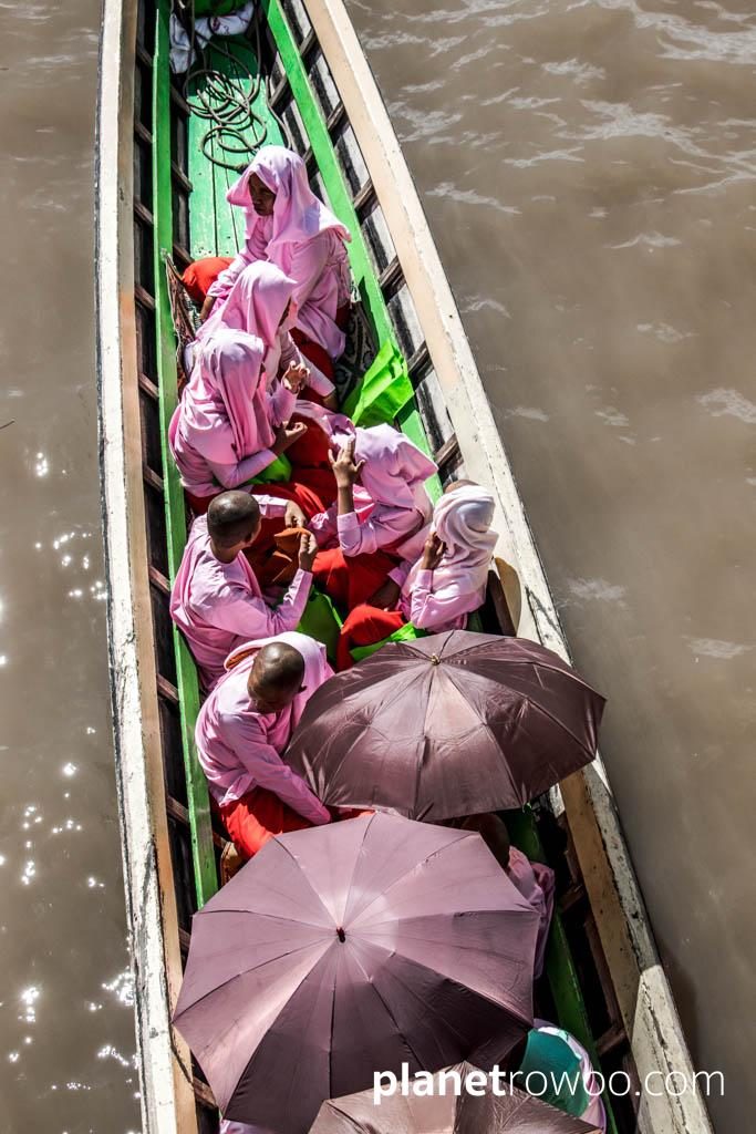 Nyaung Shwe nuns on a trip to Inle Lake