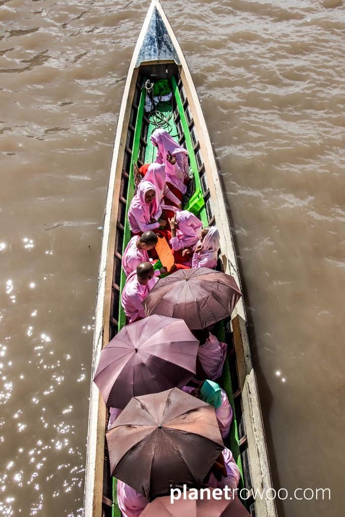 Nyaung Shwe nuns on a trip to Inle Lake