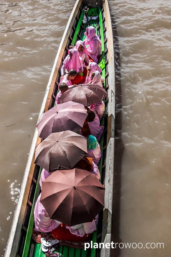 Nyaung Shwe nuns on a trip to Inle Lake