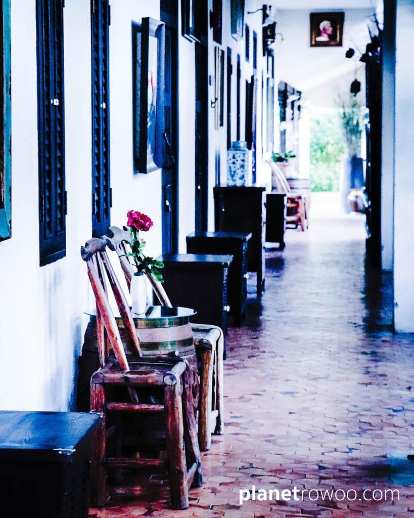 Colonial building walkway