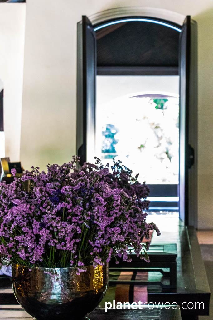 Floral arrangement in the Anantara Bophut Lobby