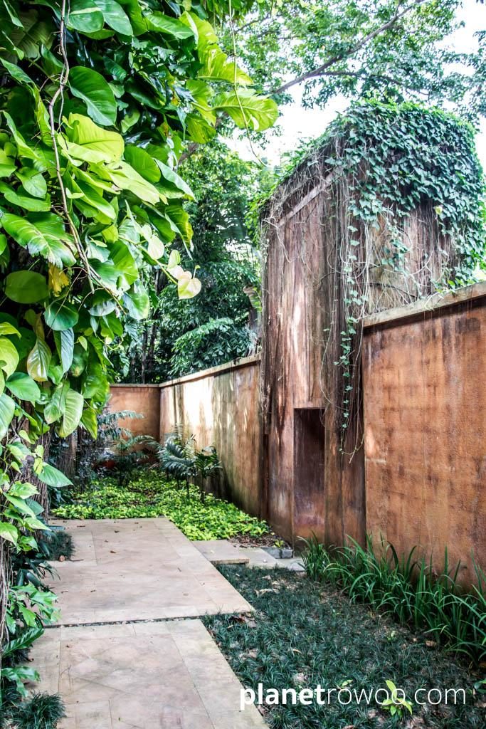 Anantara Bophut garden wall