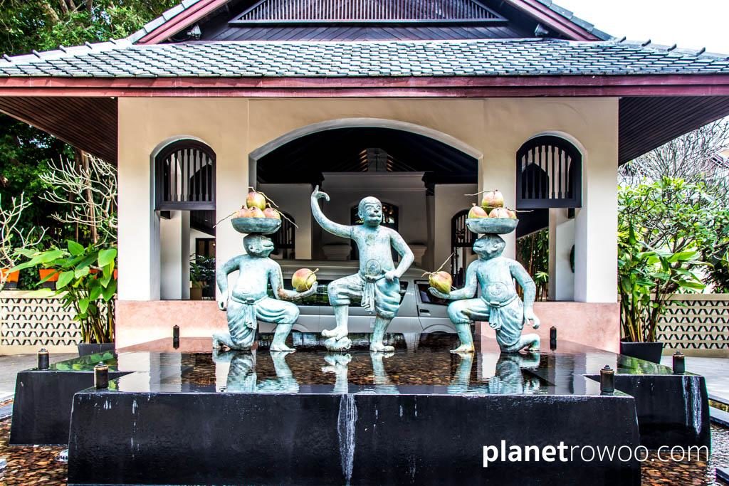Monkey statues at the Anantara Bophut entrance