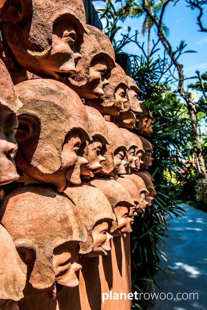 Monkey wall sculptures at the Anantara Bophut
