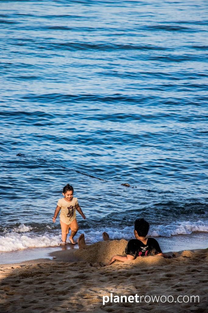 Father and child playing on Bophut beach, Koh Samui