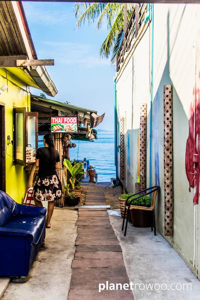 Colourful alleyway to the beach in Fisherman's Village