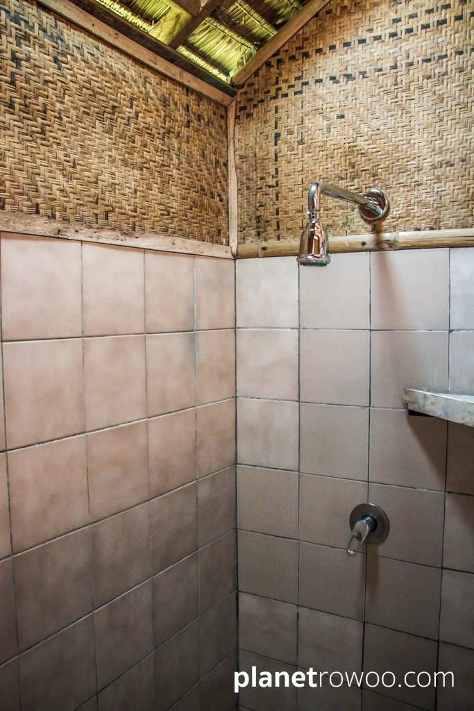 Lisu Lodge shower