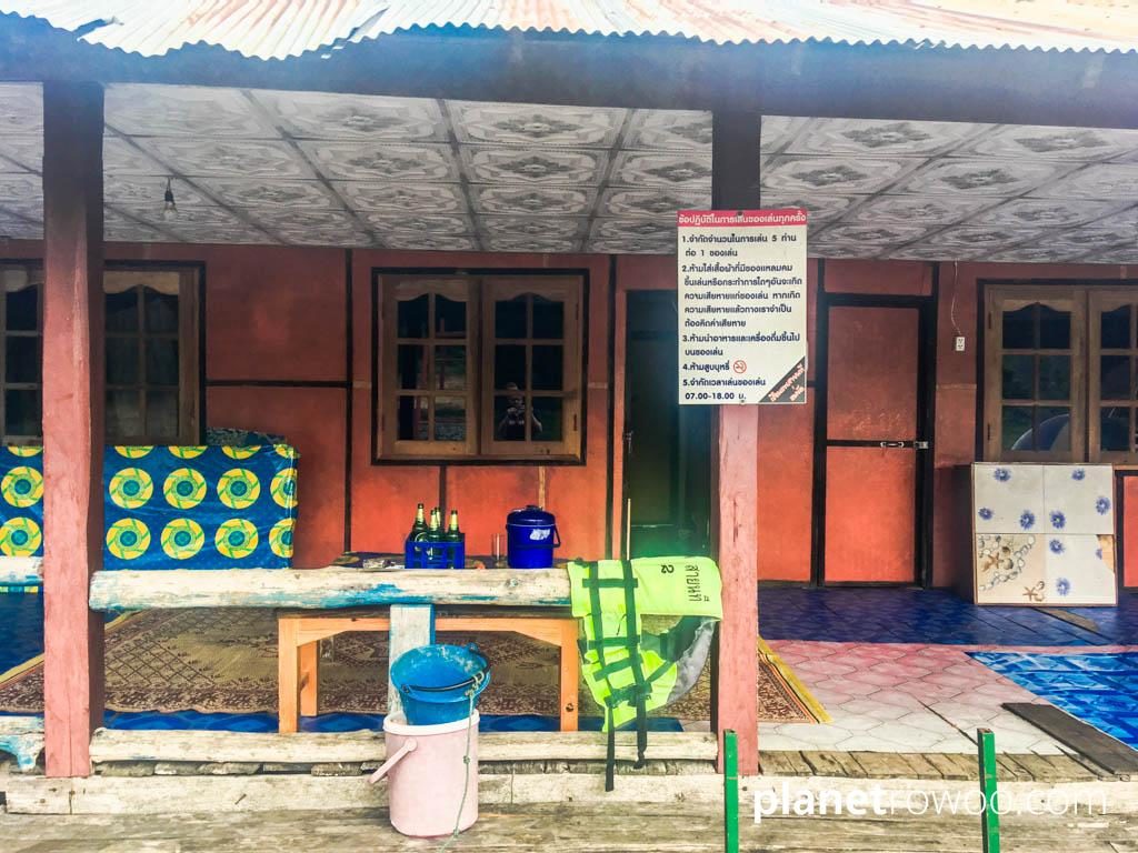 Mae Ngat Dam Floating Houses, Mae Taeng