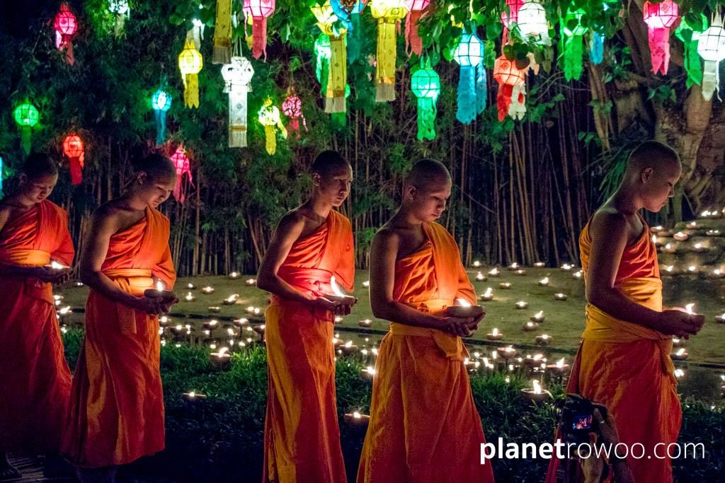 The Yee Peng ceremony begins at Wat Phan Tao in Chiang Mai