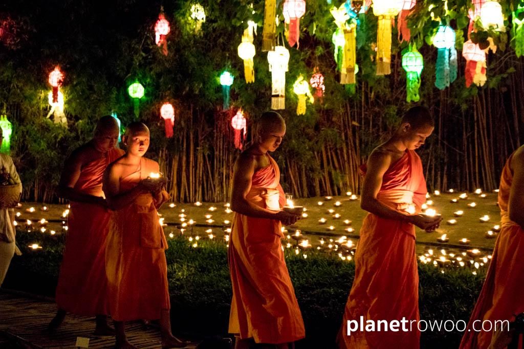 The Yee Peng ceremony begins at Wat Phan Tao in Chiang Mai
