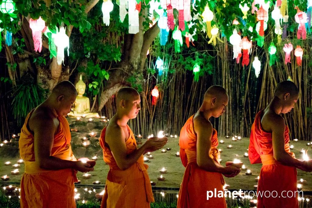 The Yee Peng ceremony begins at Wat Phan Tao in Chiang Mai