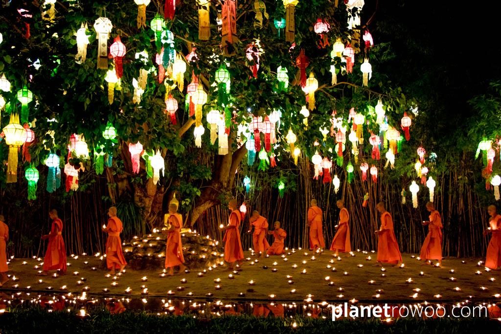 The Yee Peng ceremony begins at Wat Phan Tao in Chiang Mai