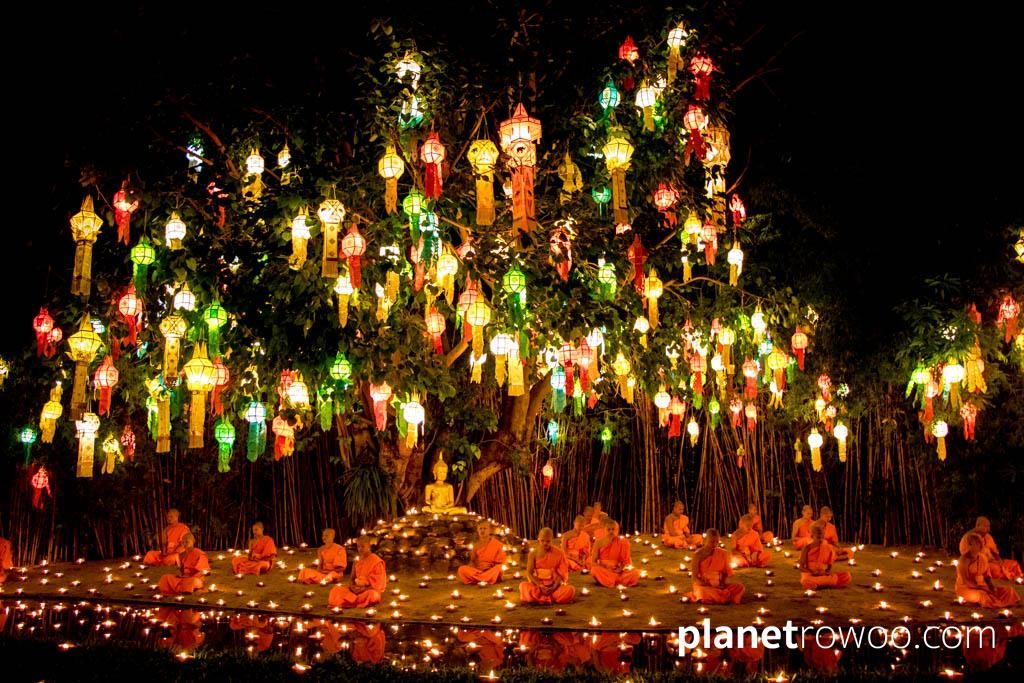 Novice monks meditate during the Yee Peng festival at Wat Phan Tao