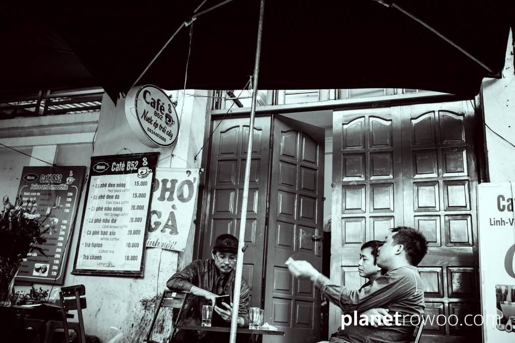 Hanoi Motorbike Tour - Cafe B52, Huu Tiep Lake