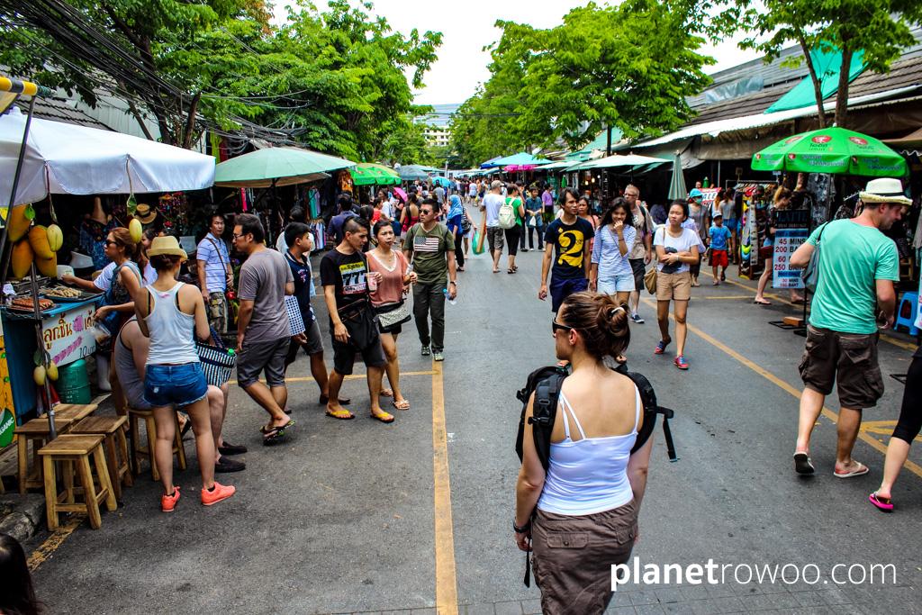 Visit Chatuchak Weekend Market in the morning to avoid the crowds